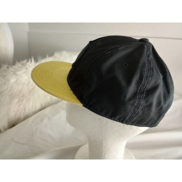 Official DC Comics Batman Black Embroidered Logo And Yellow Bill Hat - Picture 3 of 8